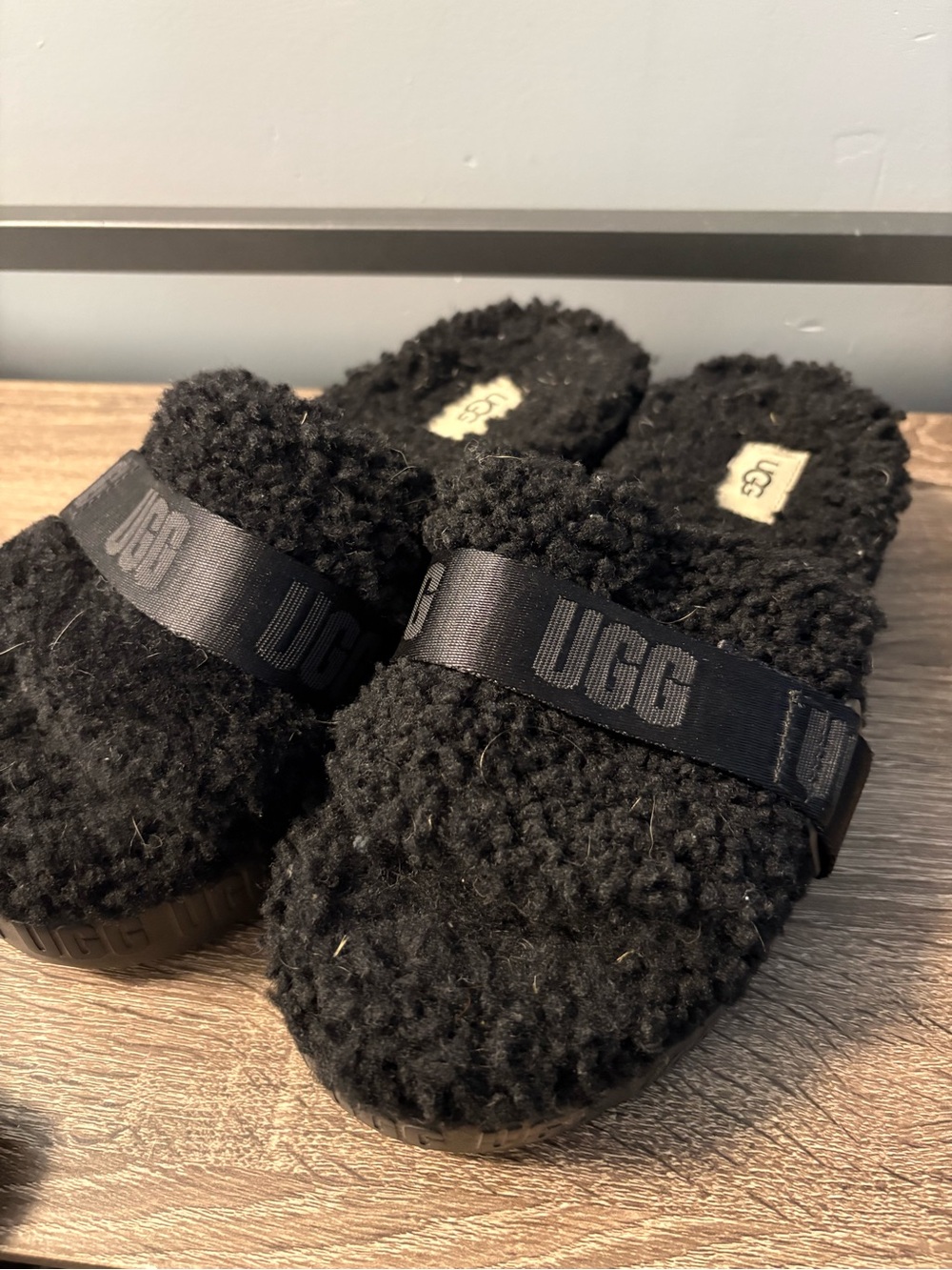 Ugg Women Fluffita Flatform Slippers Sandals